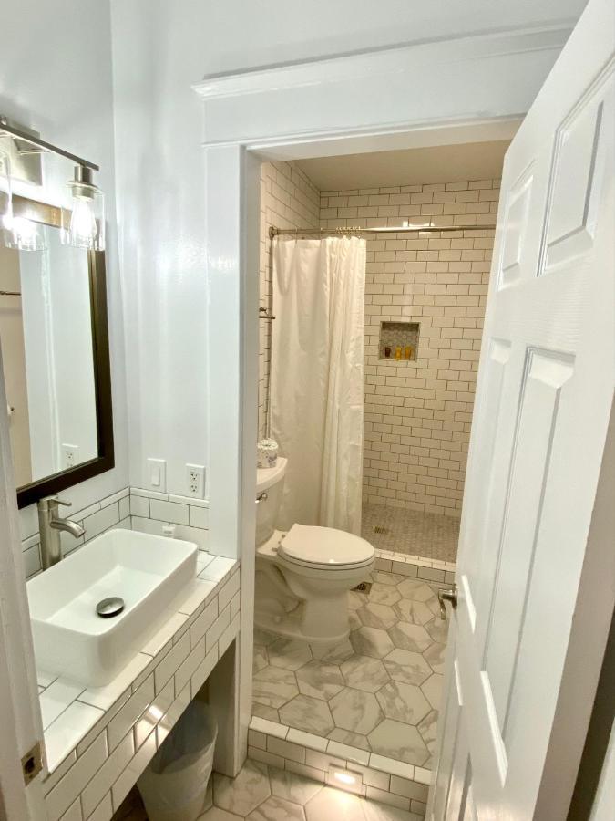 ホテル The Edgewater アバロン エクステリア 写真