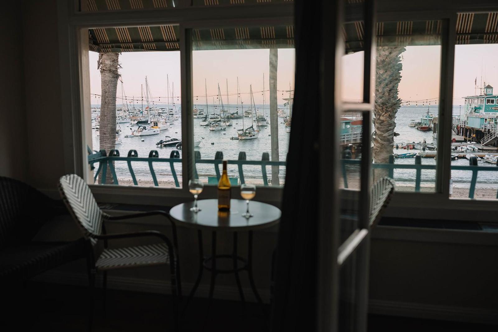 ホテル The Edgewater アバロン エクステリア 写真