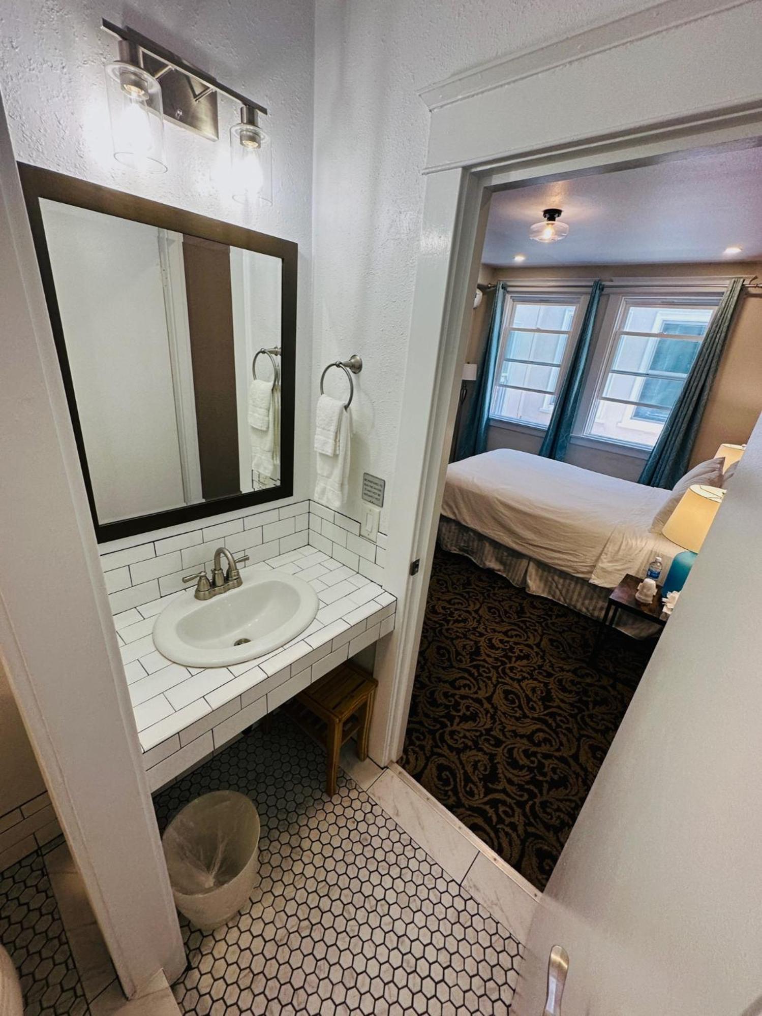 ホテル The Edgewater アバロン エクステリア 写真