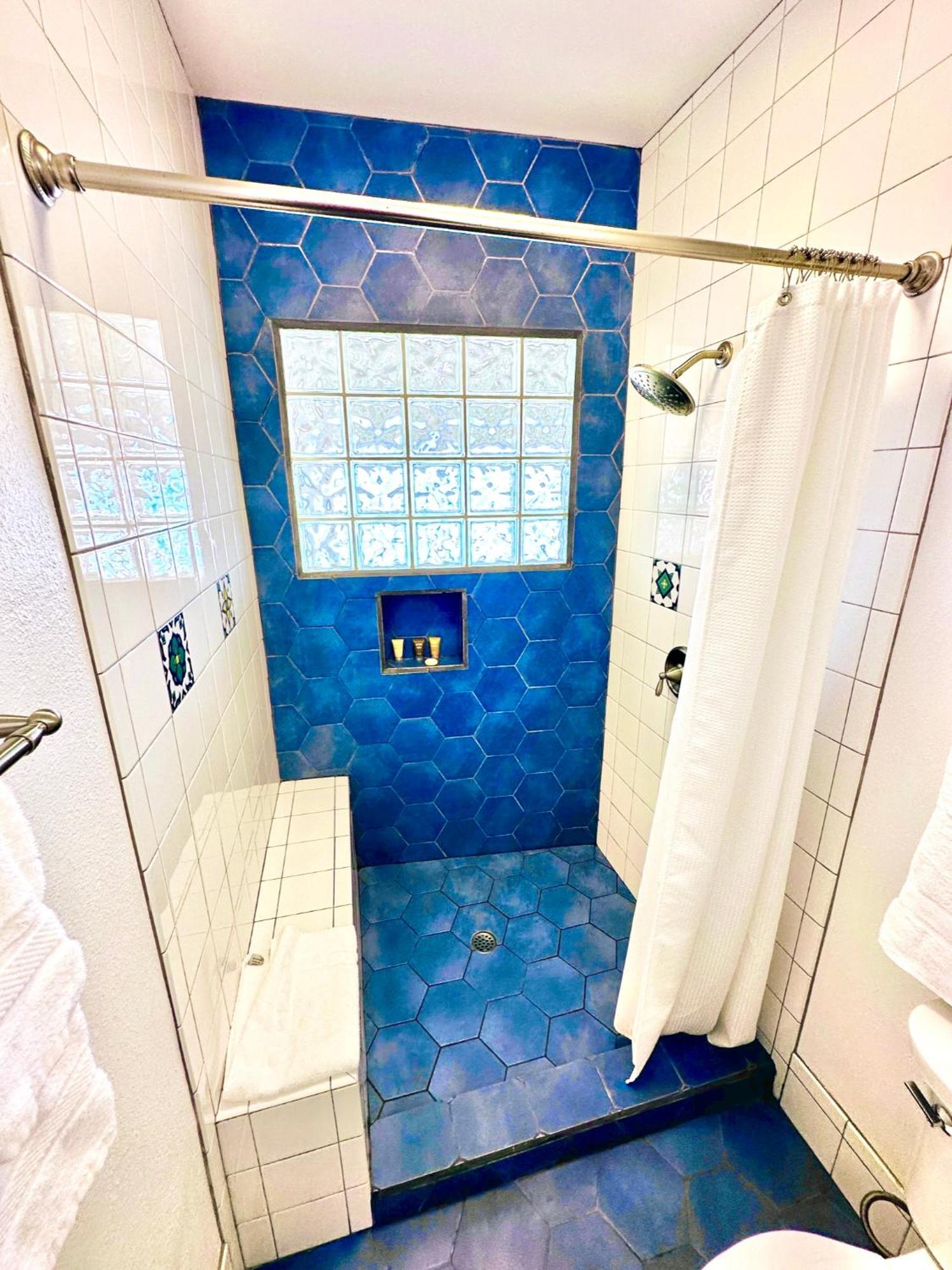 ホテル The Edgewater アバロン エクステリア 写真